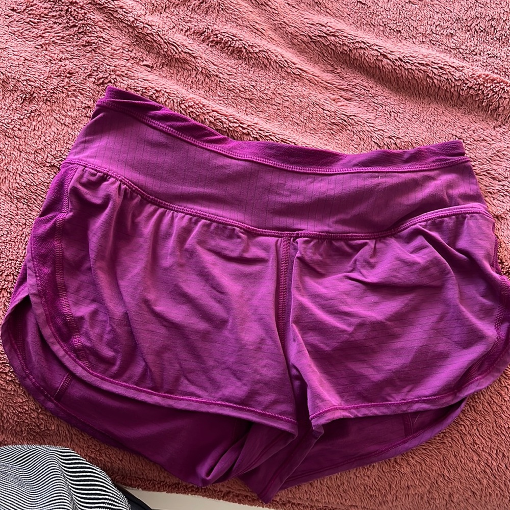 size 4 plum purple 4 inch-i think!! perfect condition lululemon speed ups.